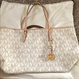 Michael Kors Jet Set Travel Tote Bag